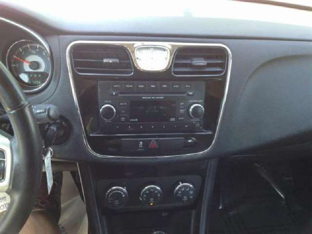 2012 Chrysler 200 Touring 4dr Sedan